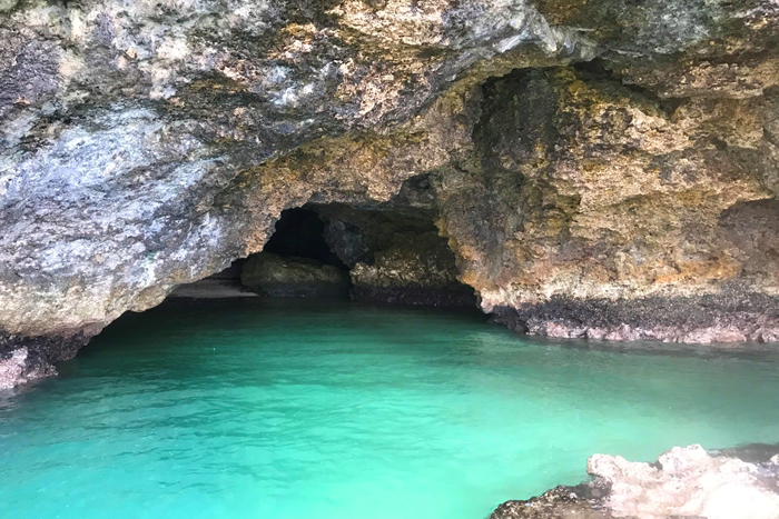 青の洞窟シュノーケル+荒川の滝トレッキングコース